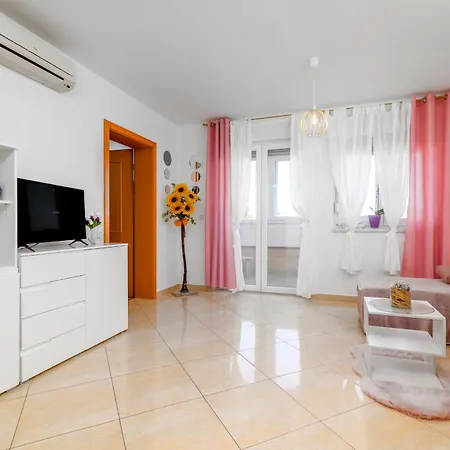 דירה With Parking Space Liznjan, Medulin - 21802 *